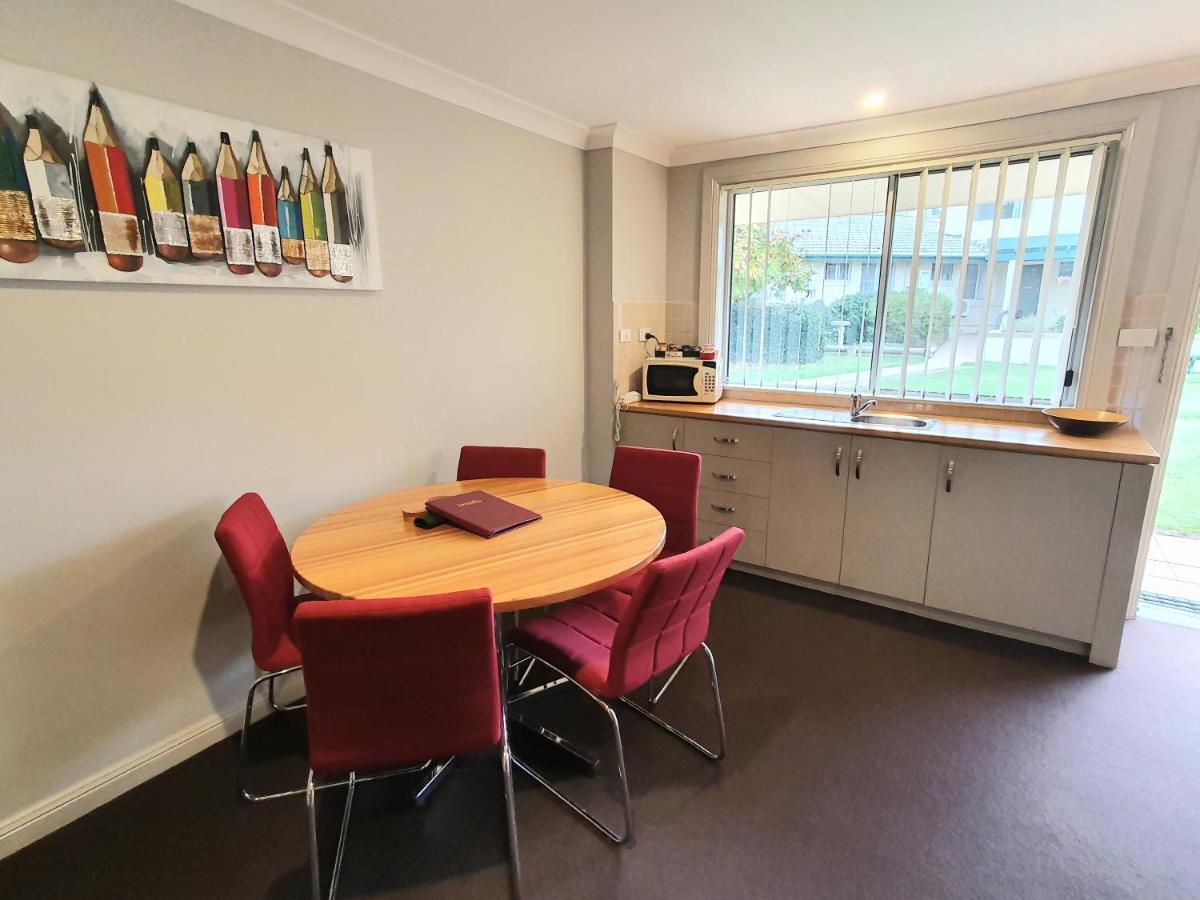 The Aston Motel Tamworth Room photo