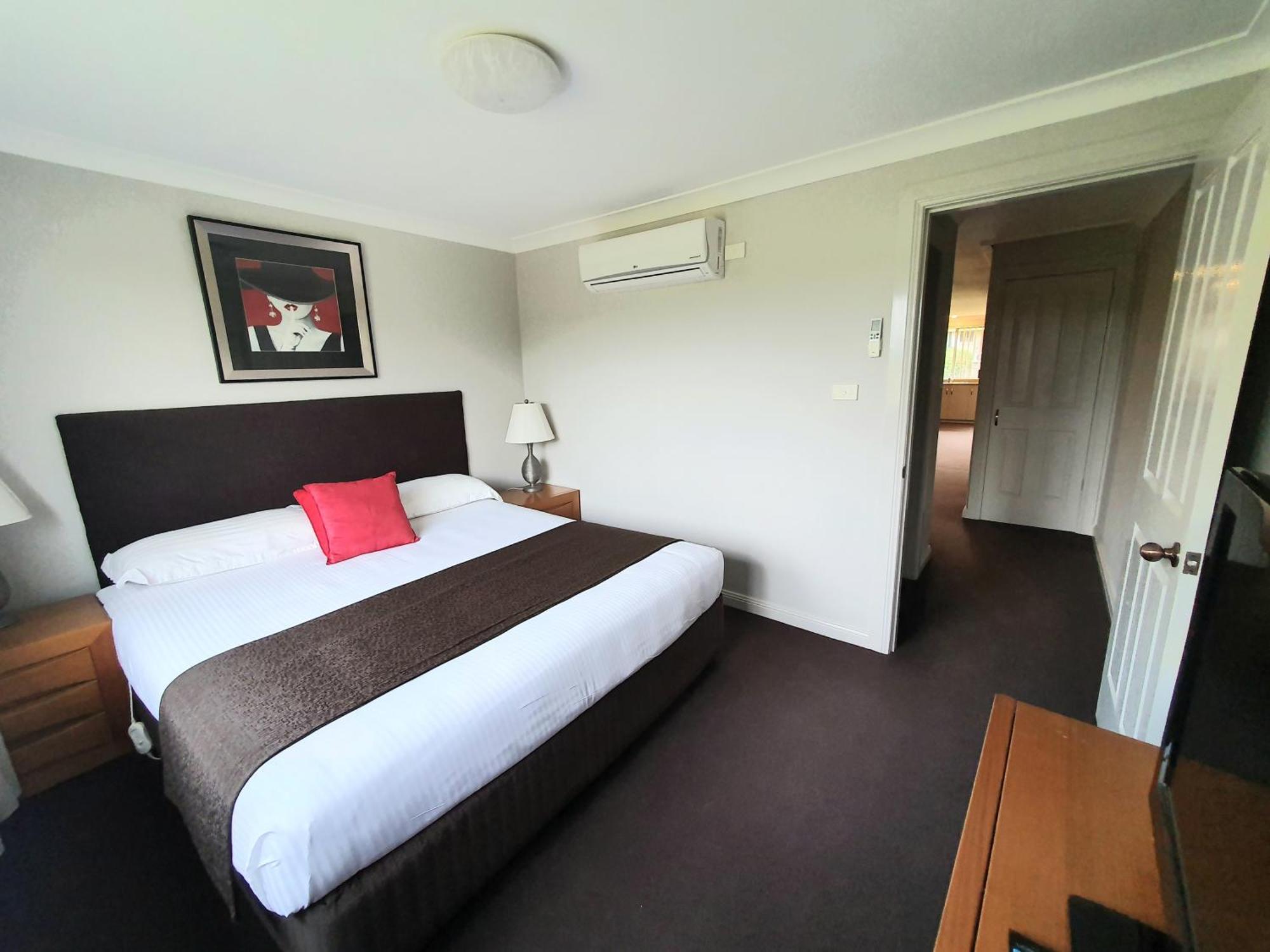 The Aston Motel Tamworth Room photo